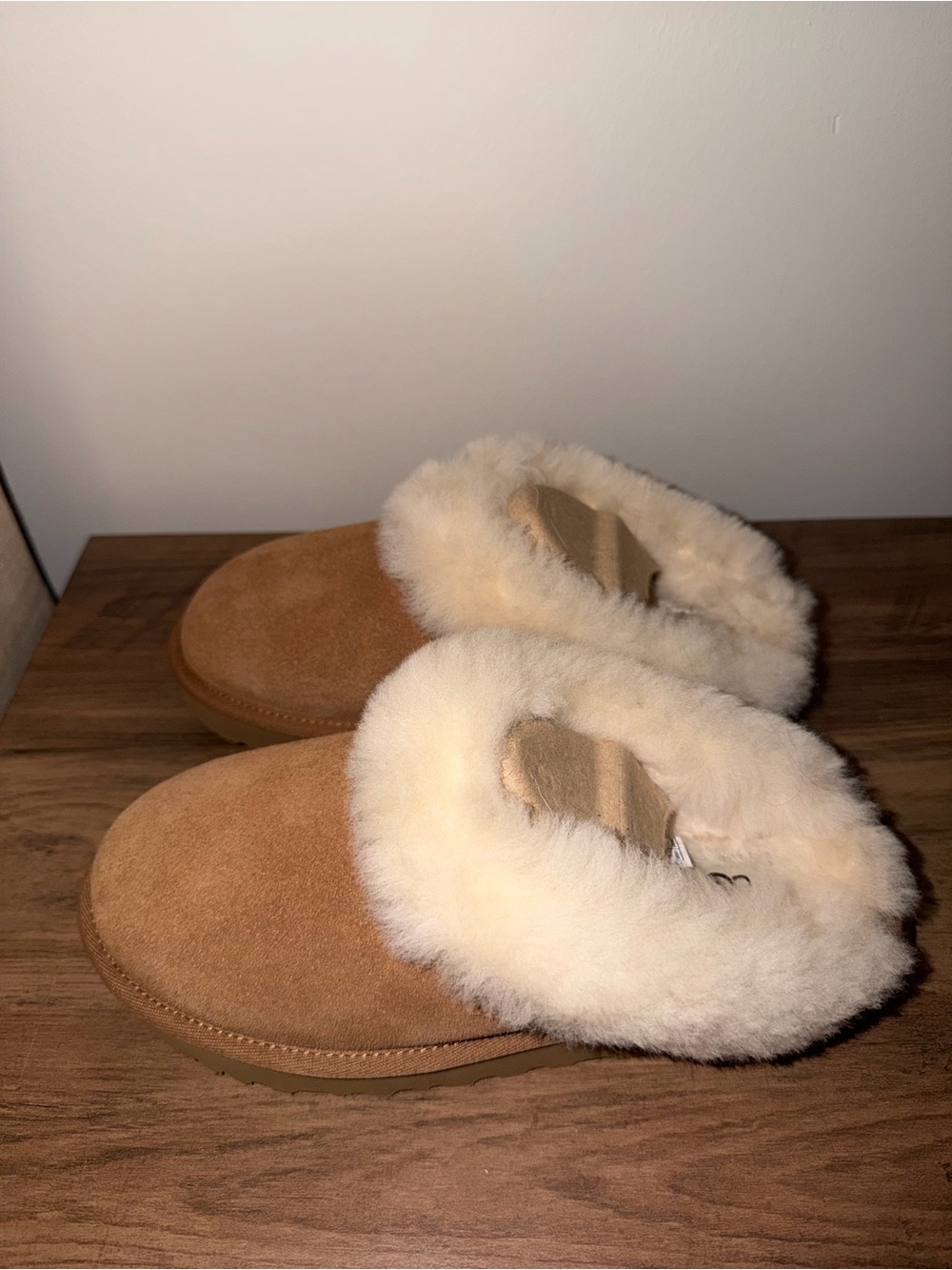 UGG chestnut slippers - Picture 2 of 4